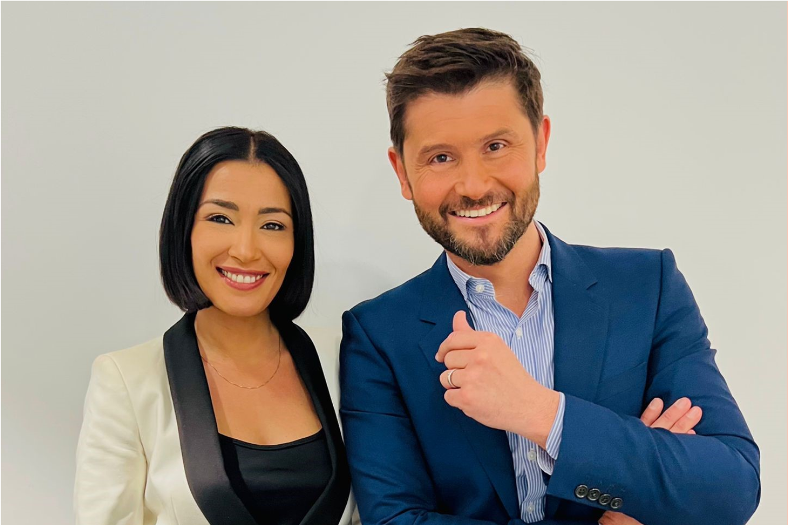 Portraits des présentateurs Christophe Beaugrand et Karima Charni